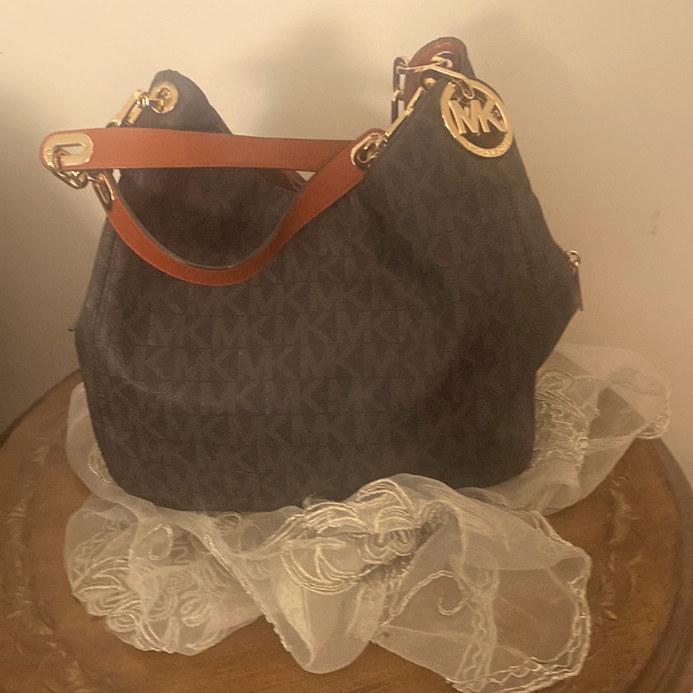 Michael KORS Medium Size. Two strap lengths connected to bag. Smoke free home.